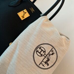 Sample of Hermes authentic logo on sleeper bags and color